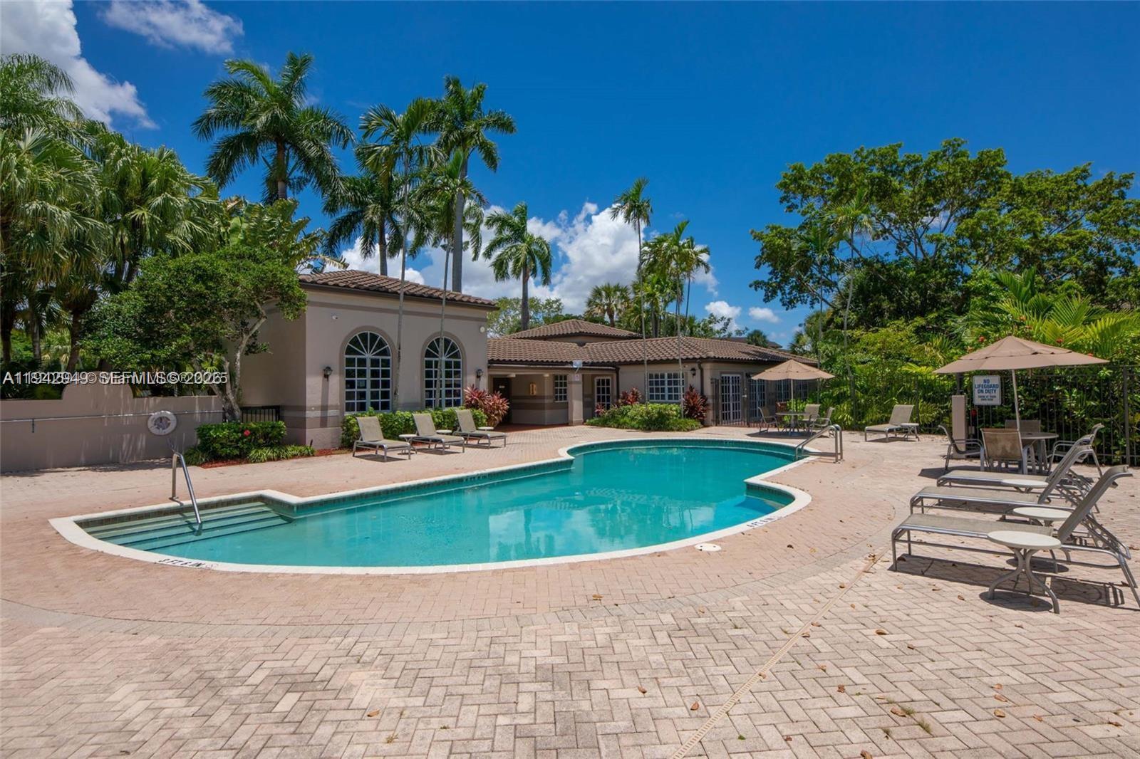 Sunrise Condo: 9937 Nob Hill Place