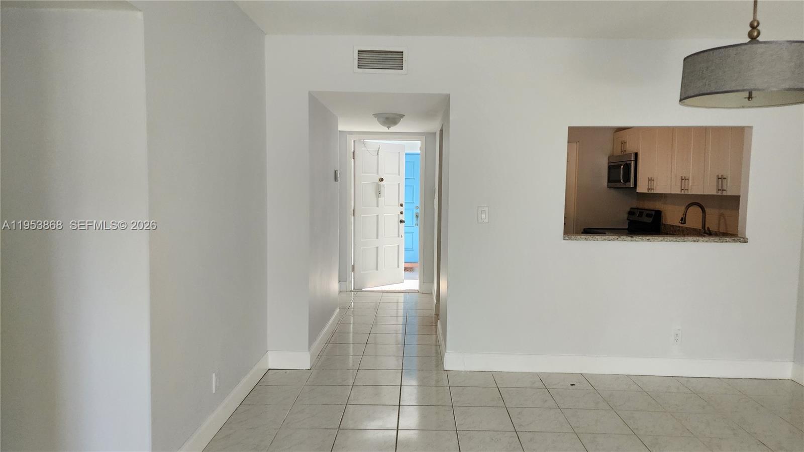 Hollywood Condo: Hillcrest Country Club Apartments