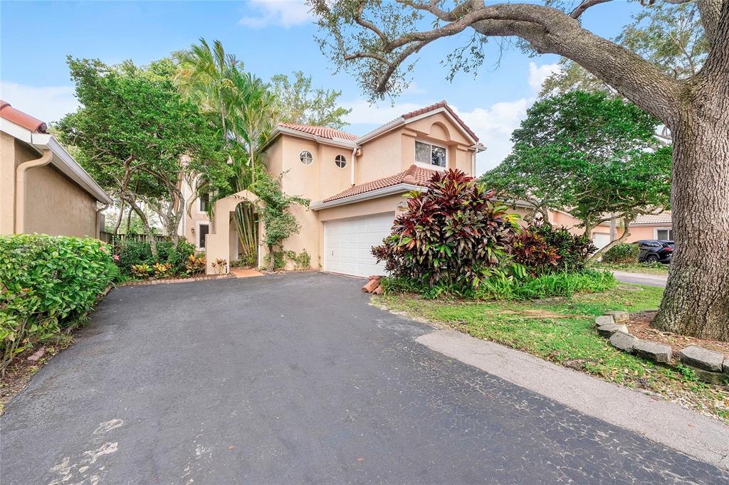 Plantation Condo: 10019 Northwest 5th Street