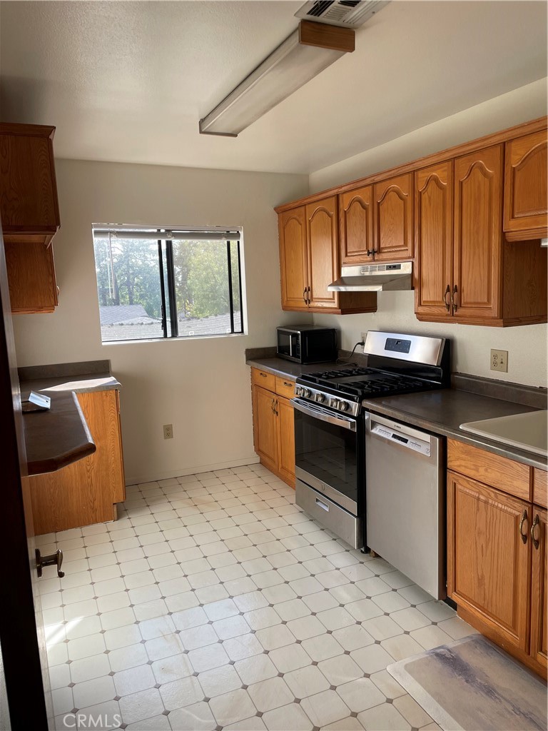 Whittier Condo: 6008 Comstock Avenue