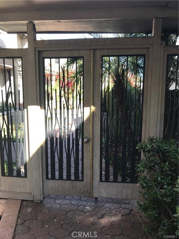 Pasadena Condo: 448 South Oak Knoll Avenue