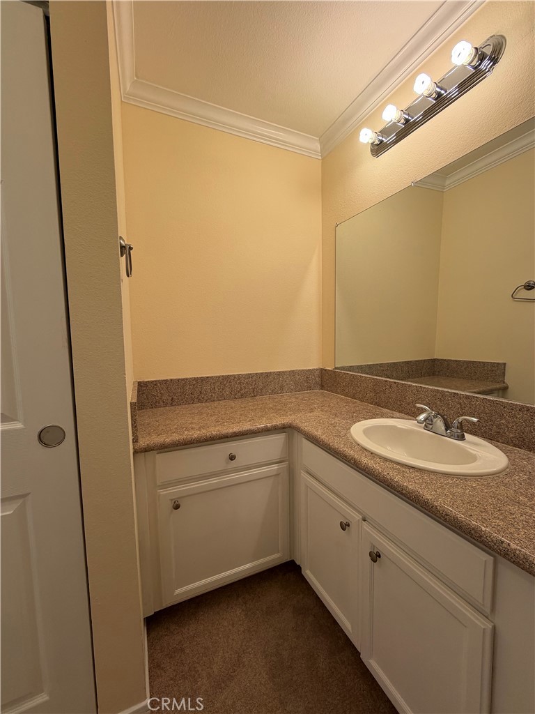 Encino Condo: 5325 Newcastle Avenue