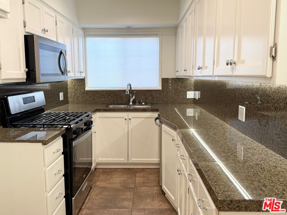 Beverly Hills Condo: 9667 West Olympic Boulevard