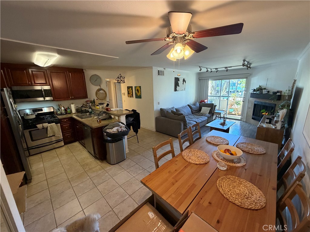 Woodland Hills Condo: 5545 Canoga Avenue