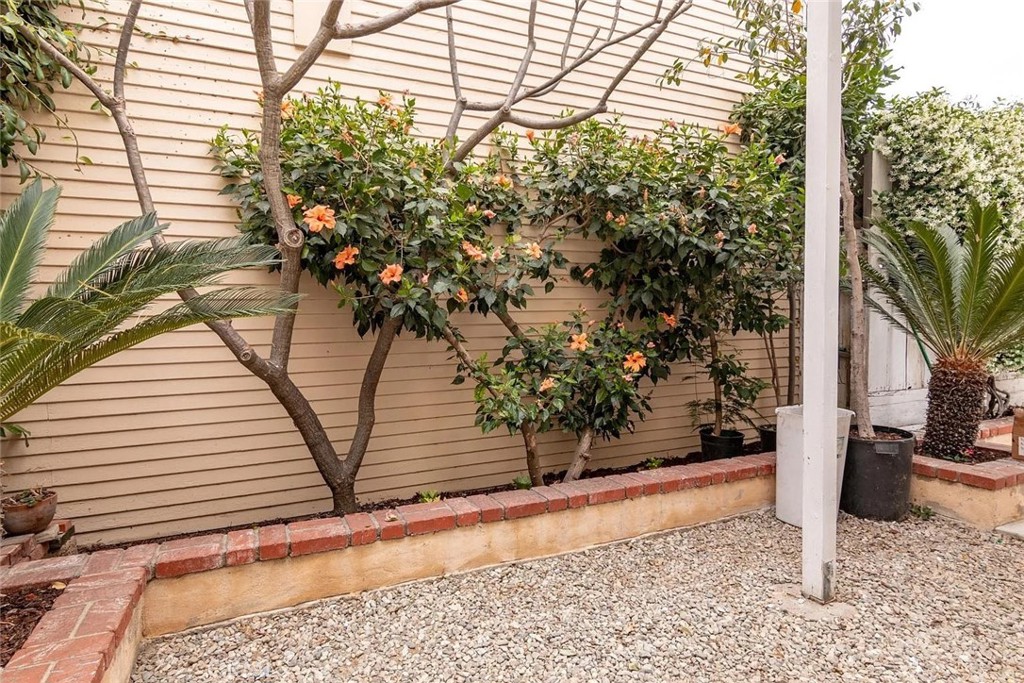 Long Beach Condo: 522 Linden Avenue