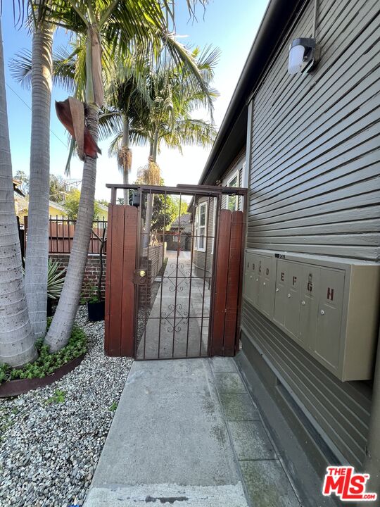 Long Beach Condo: 1436 East 4th Street