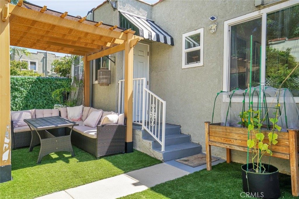 Los Angeles Condo: 1301 South Hudson Avenue