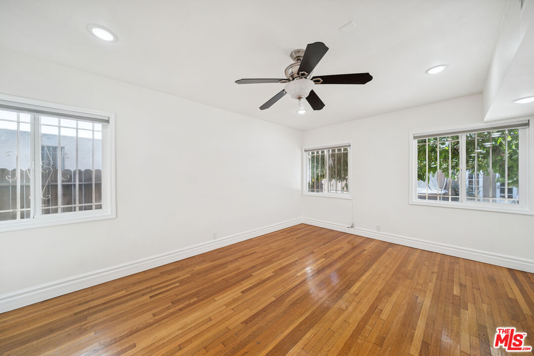 Los Angeles Condo: 112 South Detroit Street