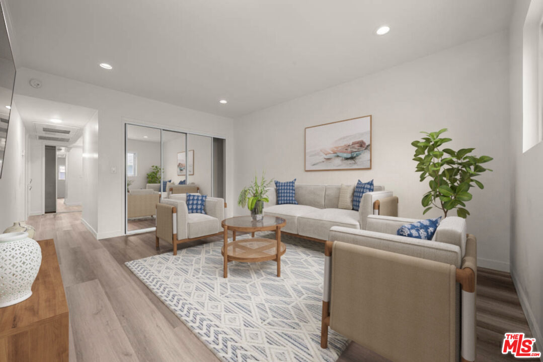 Beverly Hills Condo: 423 South Rexford Drive