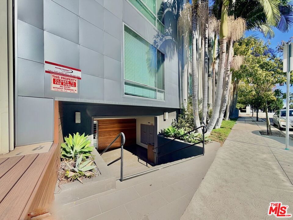 Los Angeles Condo: 5805 West 8th Street