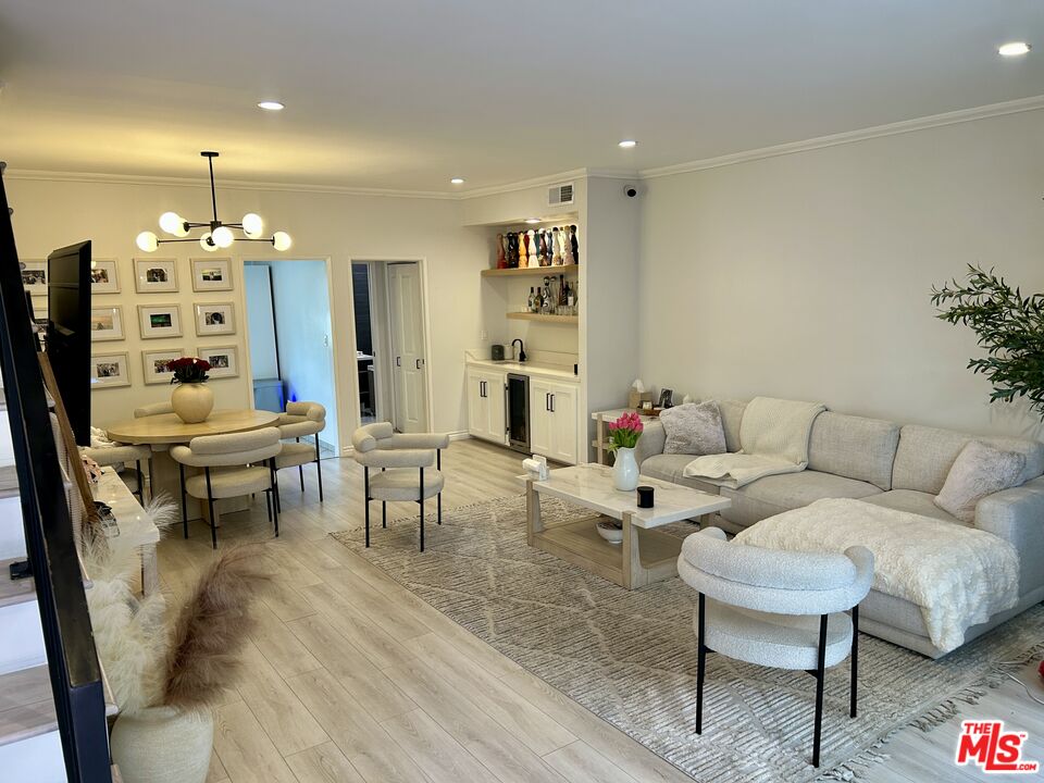 Encino Condo: 5139 Balboa Boulevard