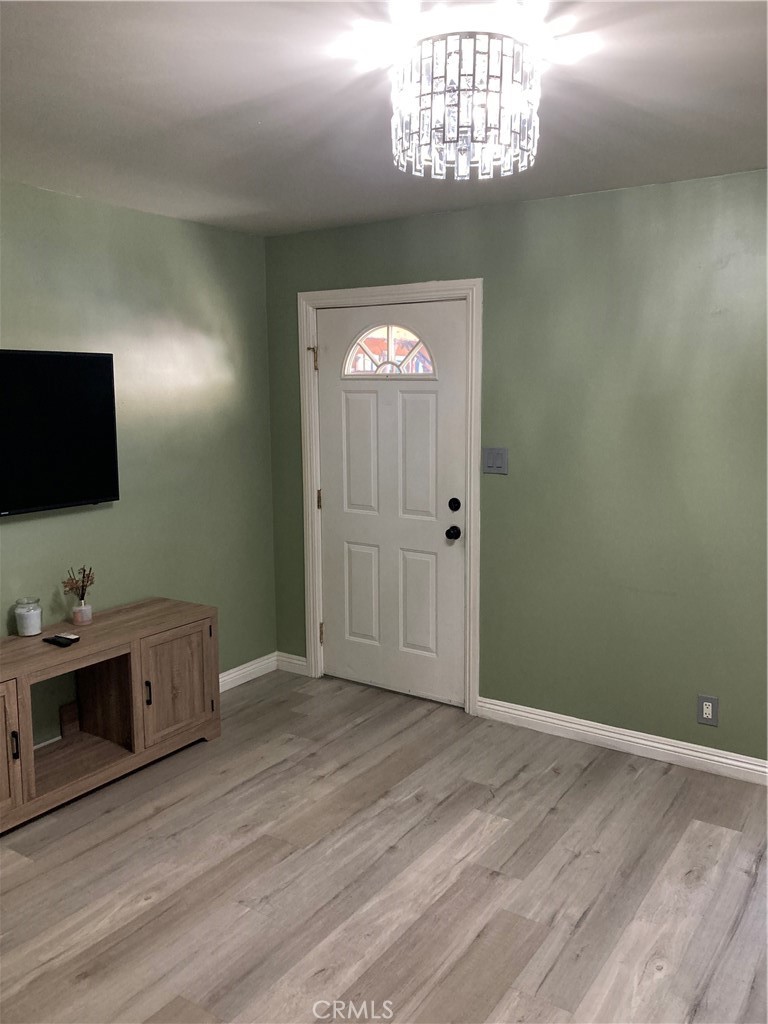 Los Angeles Condo: 5842 Lexington Avenue