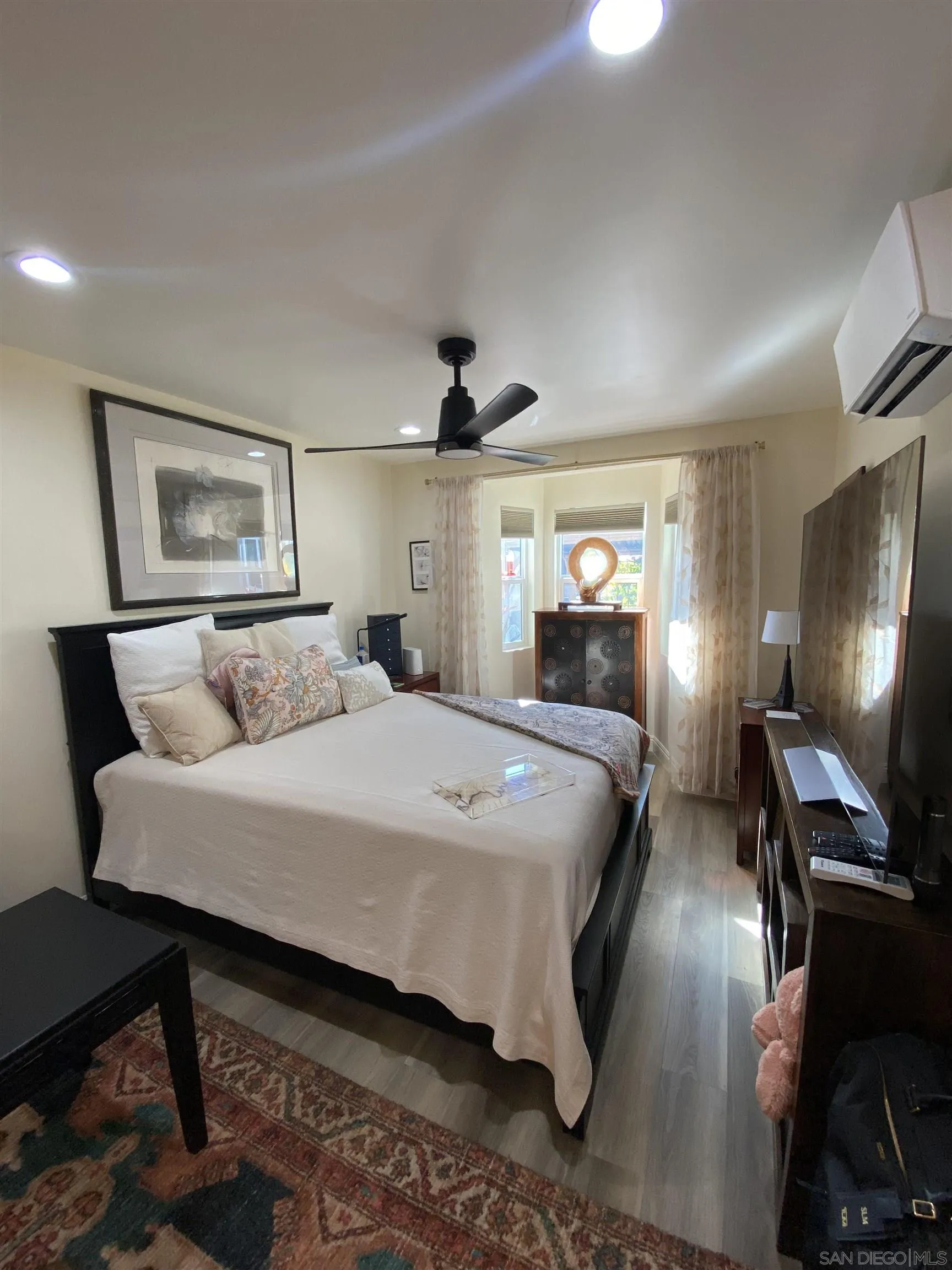 San Diego Condo: 3042 Newell Street