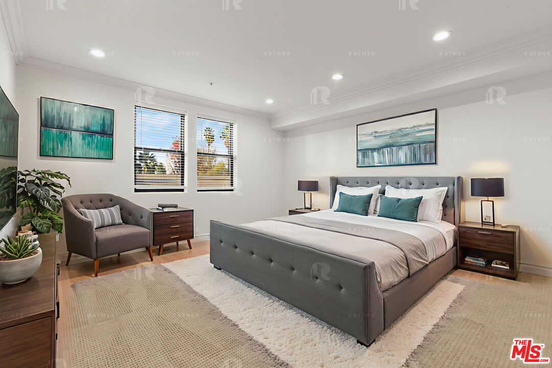 Studio City Condo: 12104 Hoffman Street