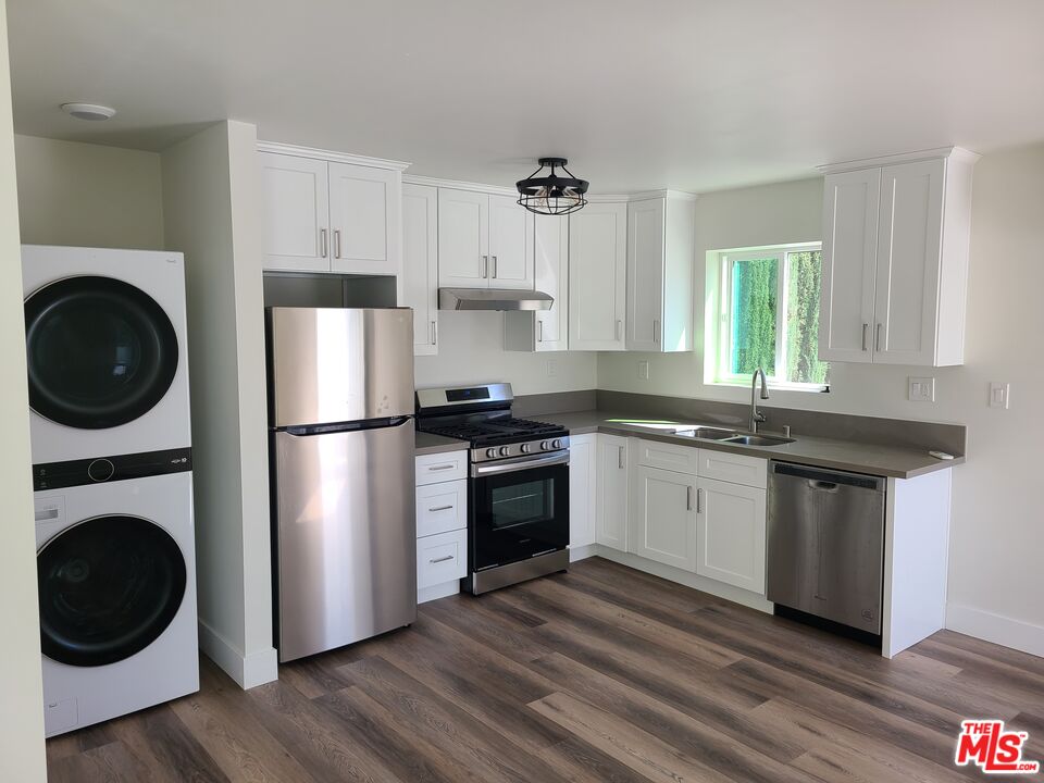 Tarzana Condo: 19115 Bessemer Street