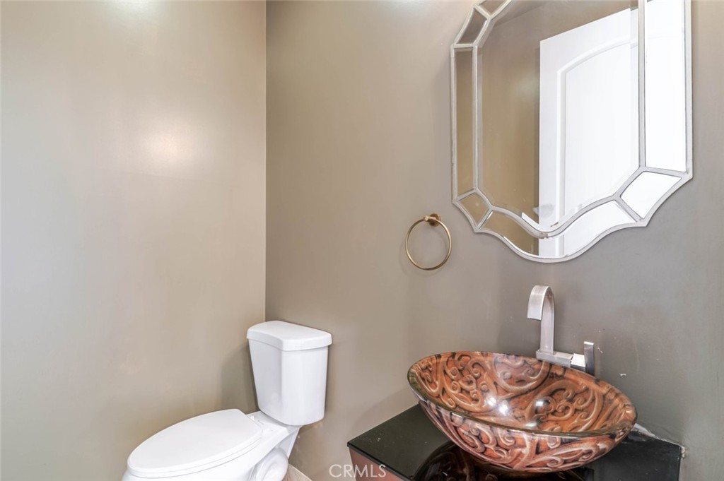 Burbank Condo: 711 East Angeleno Avenue