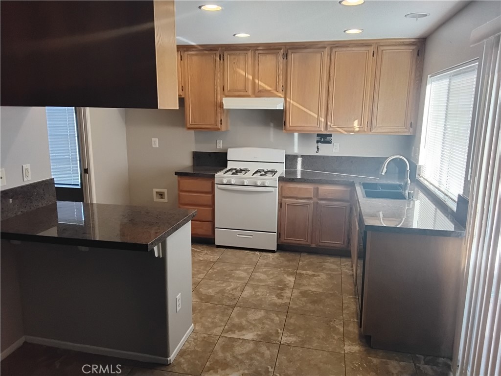 Riverside Condo: 728 Kelly Lane