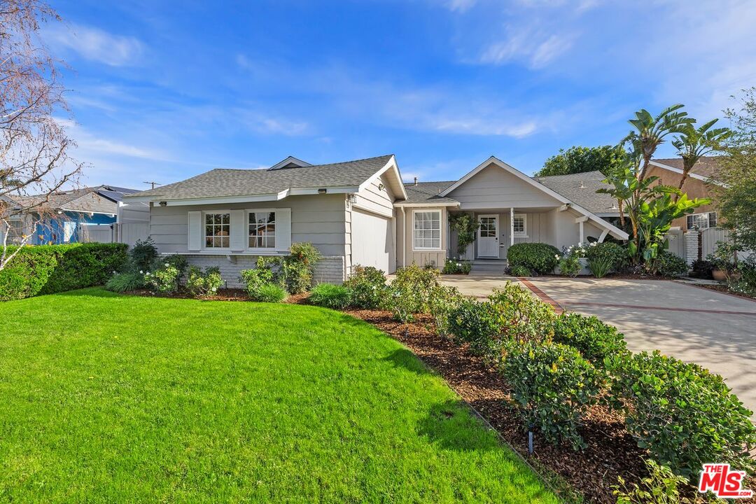 North Hills Condo: 9344 Valjean Avenue