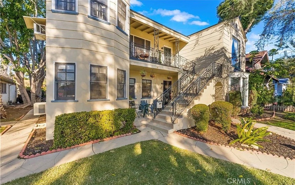 Pomona Condo: 307 Lincoln Avenue
