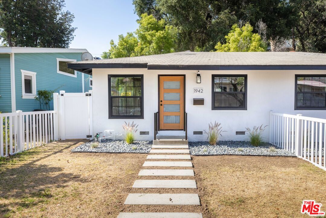 Los Angeles Condo: 1942 Chickasaw Avenue