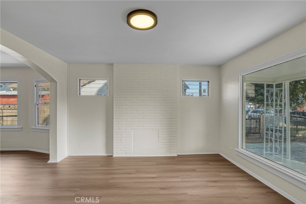 Los Angeles Condo: 2947 West Boulevard