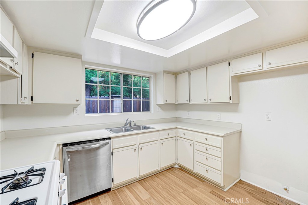 Monrovia Condo: 1835 South Alta Vista Avenue