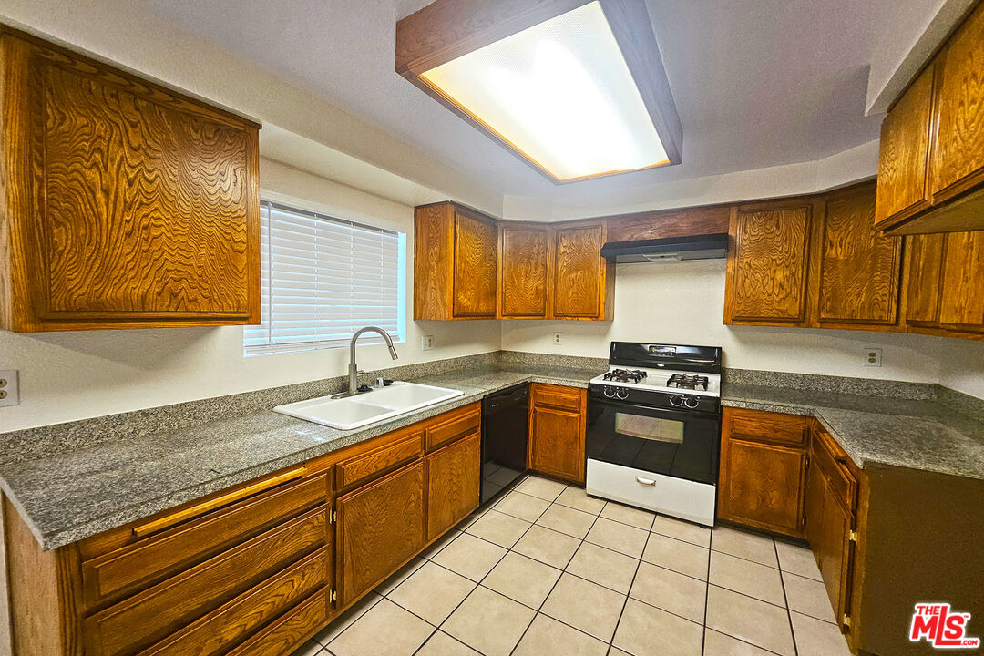 Tujunga Condo: 7556 Thousand Oaks Drive