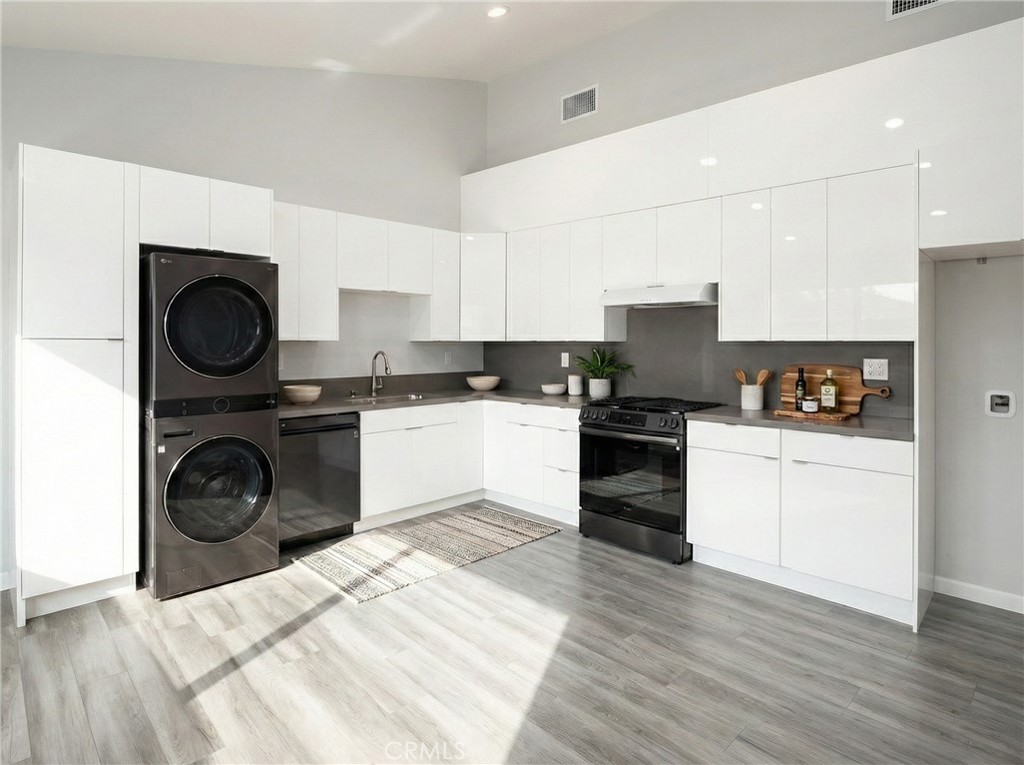 Northridge Condo: 8460 Nestle Avenue