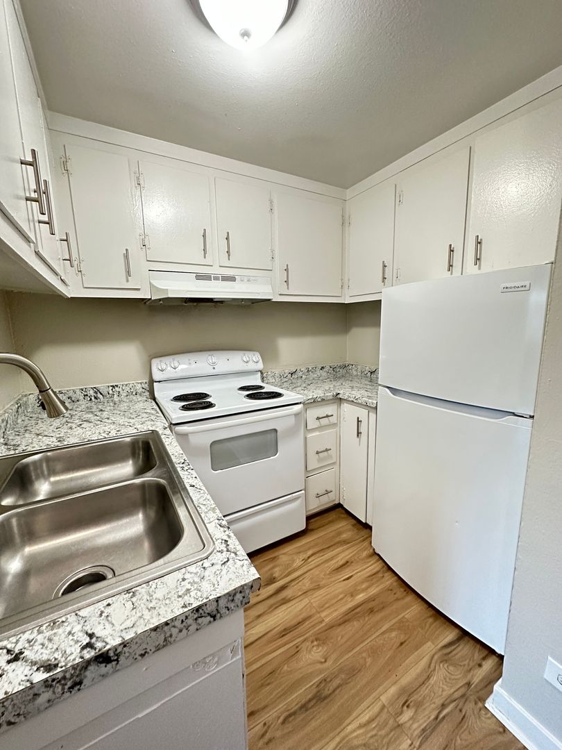 Denver Apartment: 1400 W Mississippi Ave