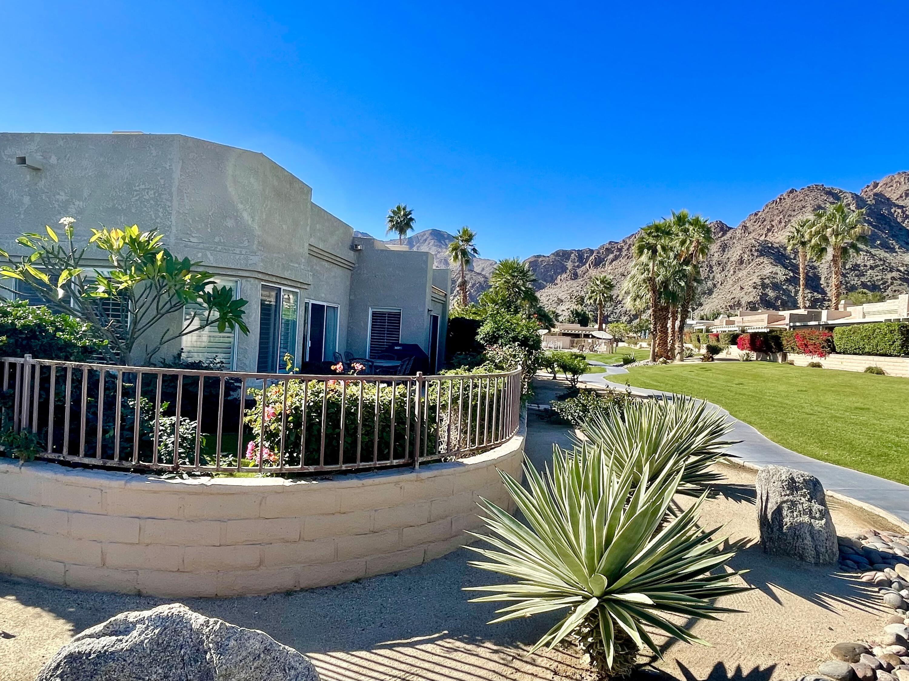 La Quinta Condo: 48602 Paseo Tarazo