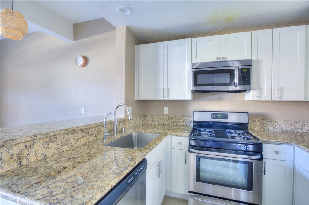 Pomona Condo: 52 Brownfield Lane