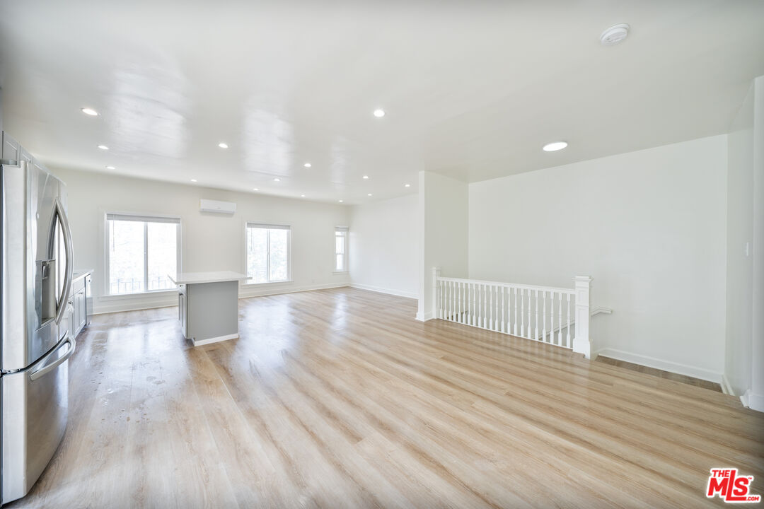 Los Angeles Condo: 132 South Kenmore Avenue