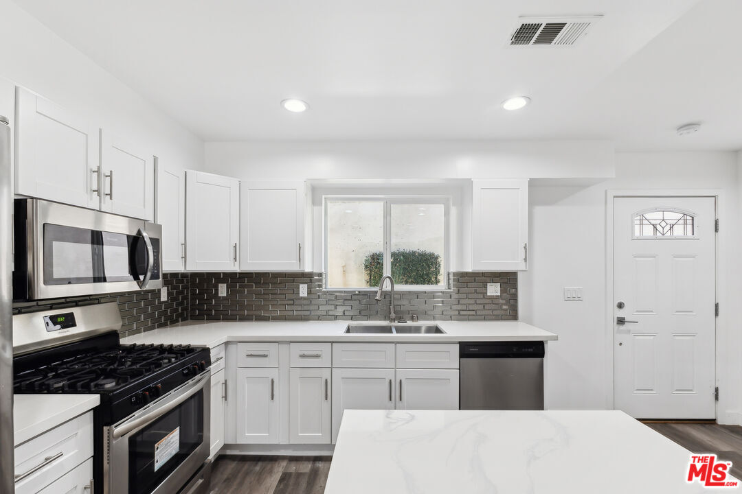 Van Nuys Condo: 17610 Sherman Way