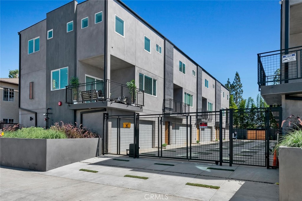 Valley Glen Condo: 13538 Vanowen Street