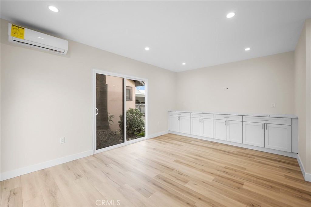 Glendale Condo: 417 Riverdale Drive