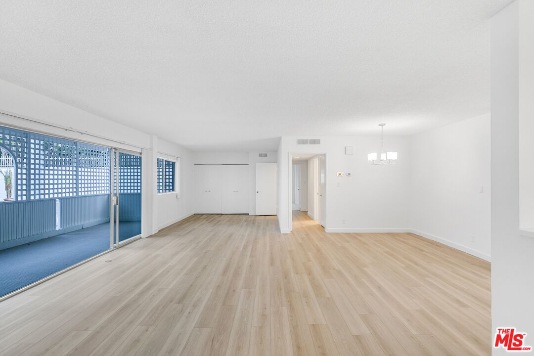 Los Angeles Condo: 825 South Gretna Green Way