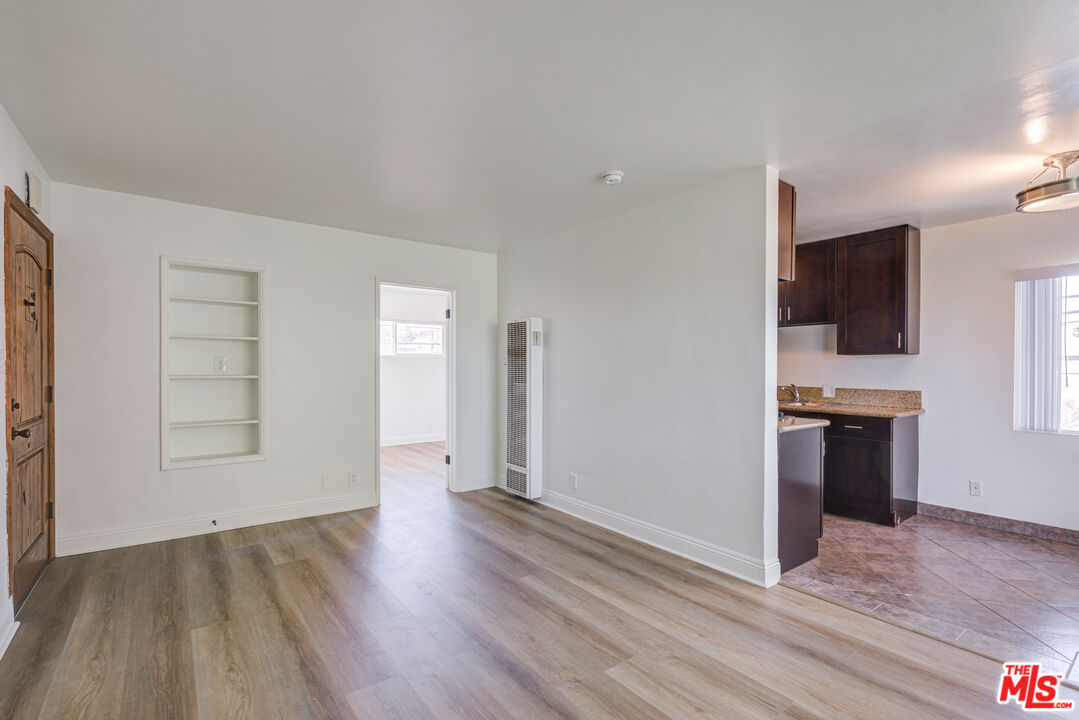 Los Angeles Condo: 8976 Cadillac Avenue