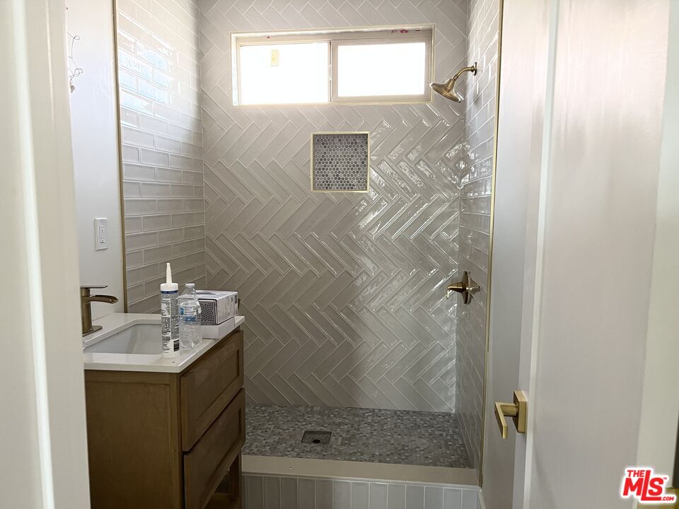 Los Angeles Condo: 1336 West 37th Drive