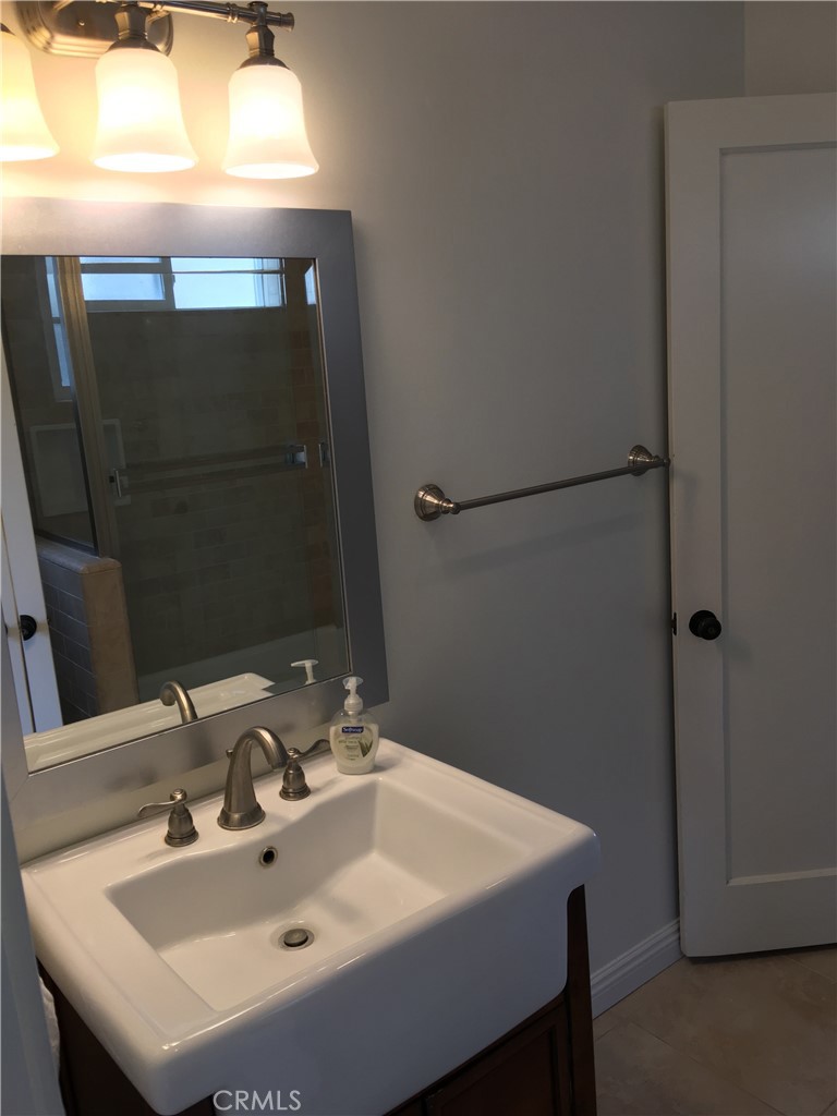 Corona del Mar Condo: 435 1/2 Heliotrope Avenue