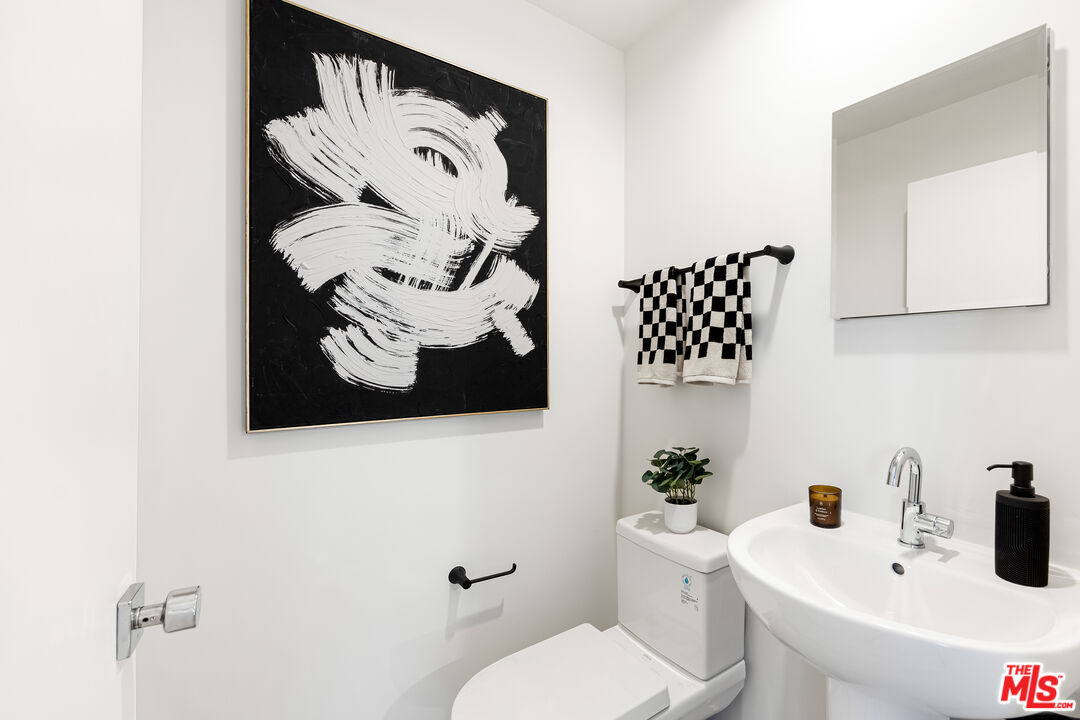 Los Angeles Condo: 222 North Coronado Street