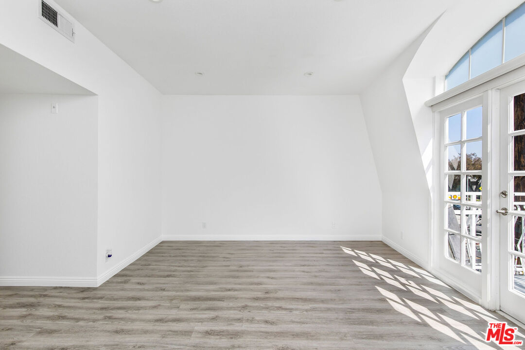 Los Angeles Condo: 9800 Vidor Drive