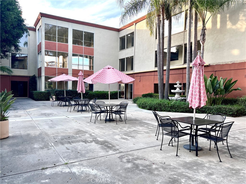 Fullerton Condo: 400 North Acacia Avenue