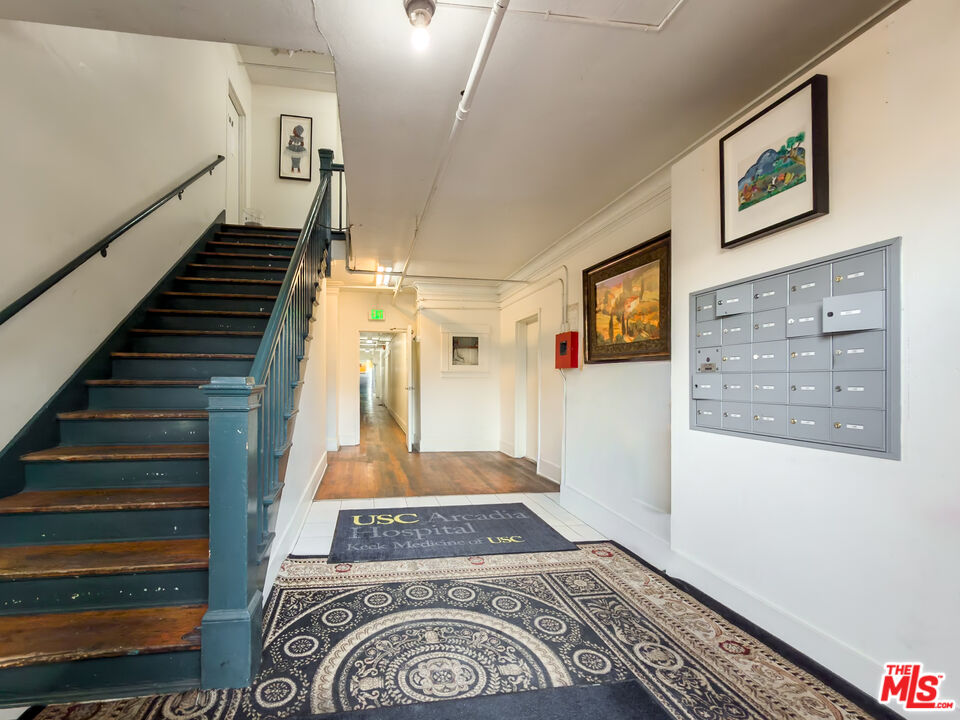 Los Angeles Condo: 434 South Rampart Boulevard