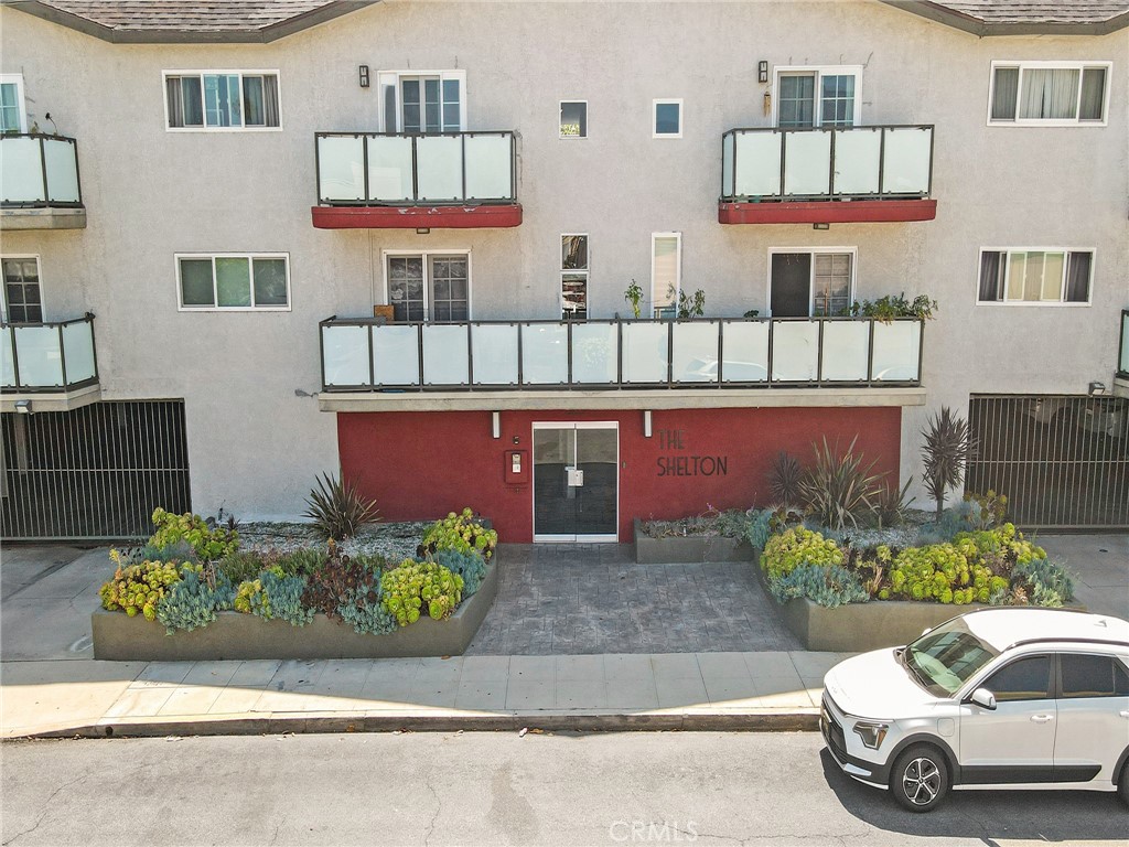 Burbank Condo: 525 South Shelton Street