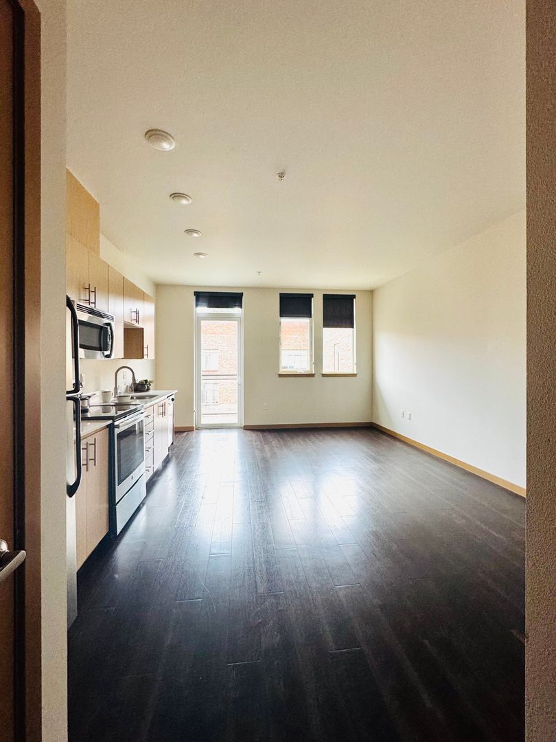 Seattle Apartment: 500 Belmont Ave E