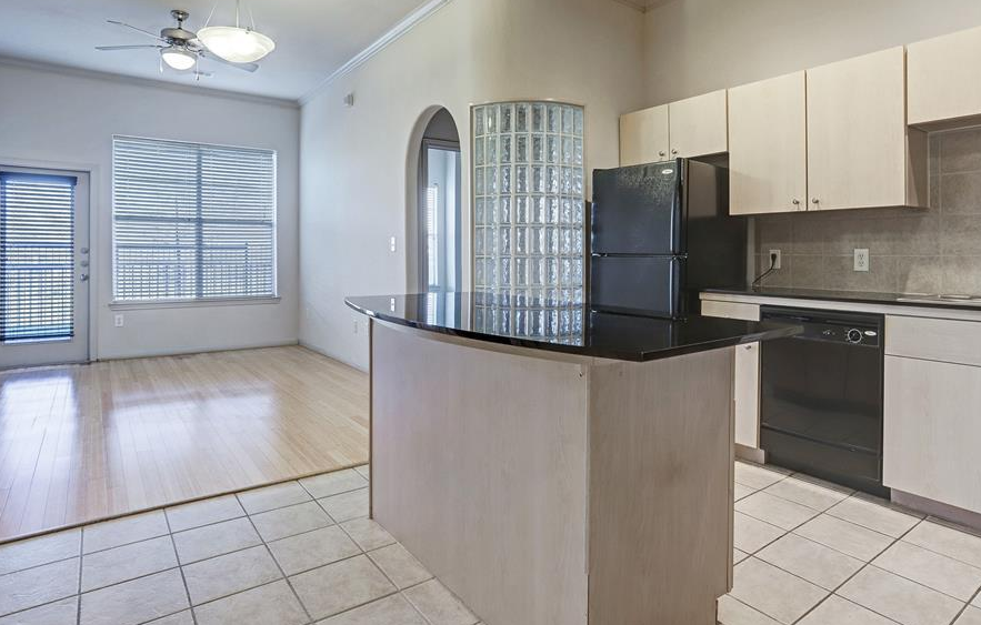 Houston Condo: 1441 East St