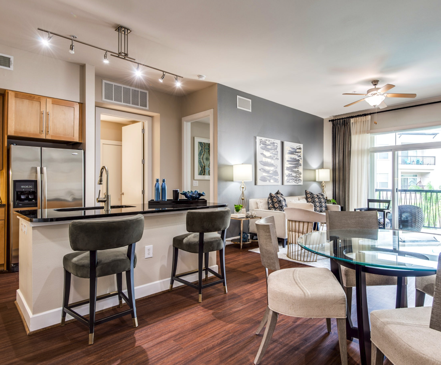 Houston Condo: 800 Town and Country Blvd