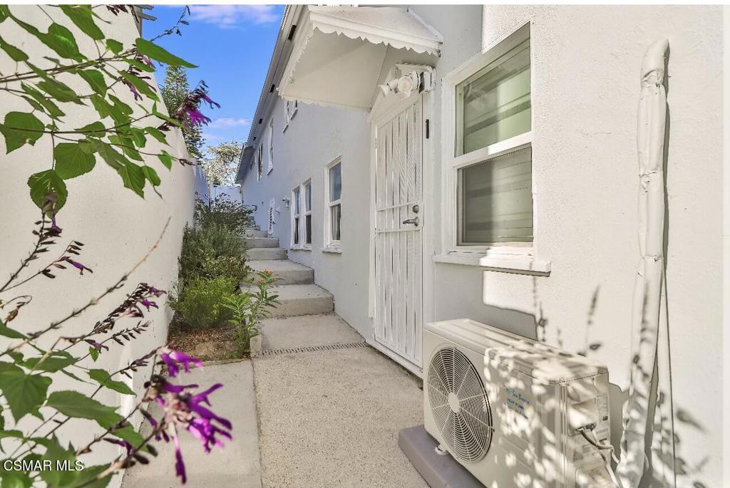 Los Angeles Condo: 1637 Malcolm Avenue