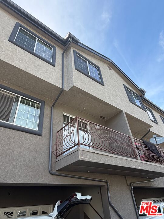 Los Angeles Condo: 1210 West 39th Street