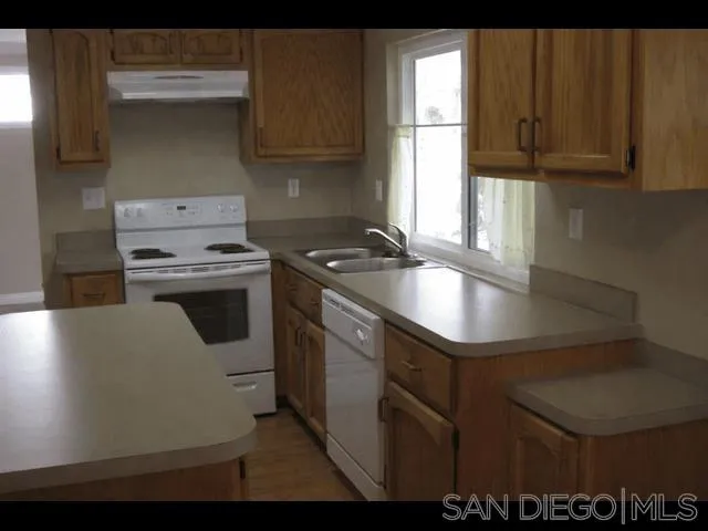 Chula Vista Condo: 220 Sandstone Street